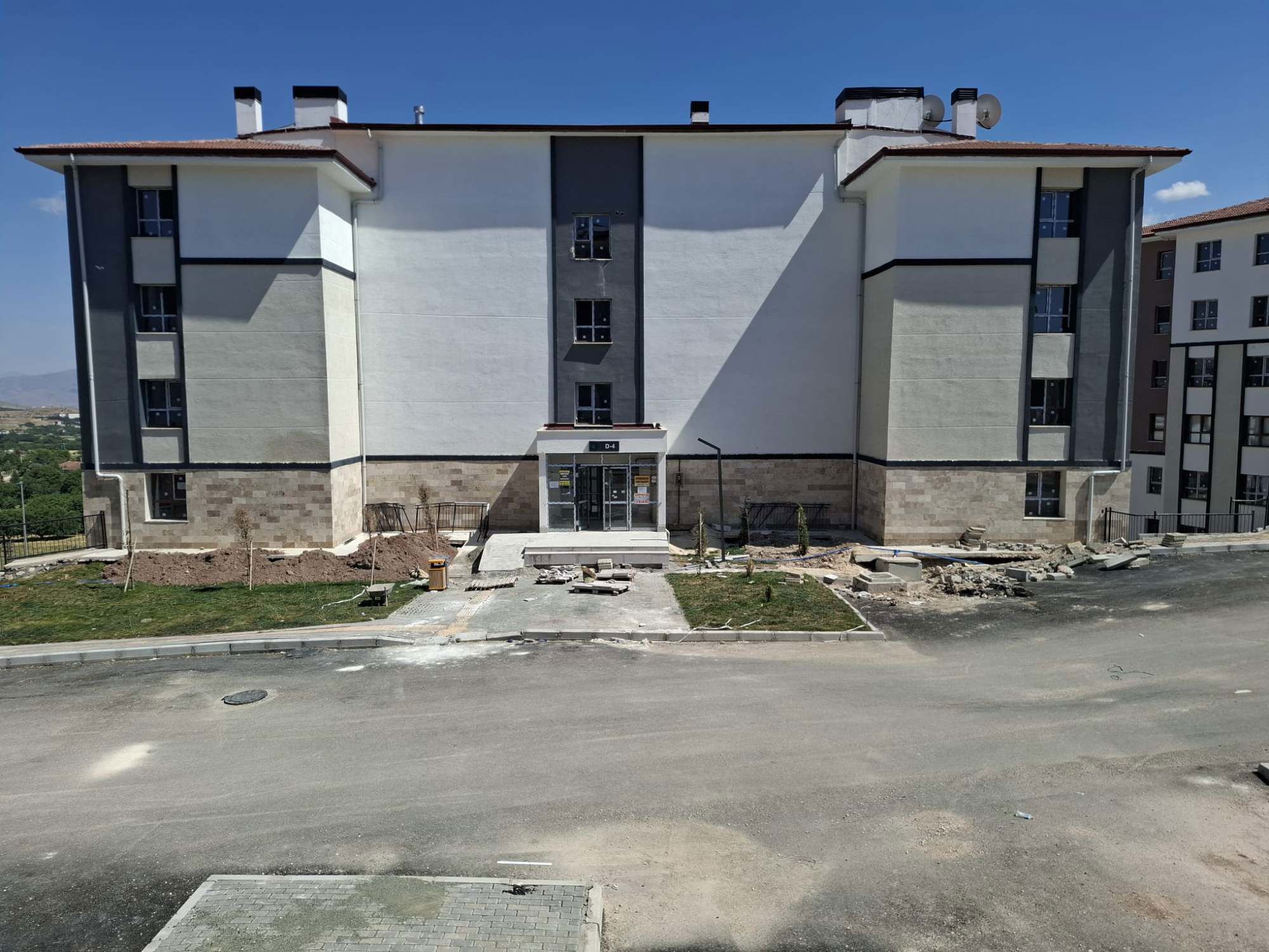 ELAZIĞ AKSARAY TOKİ ARA KAT KİRALIK 3+1 DAİRE