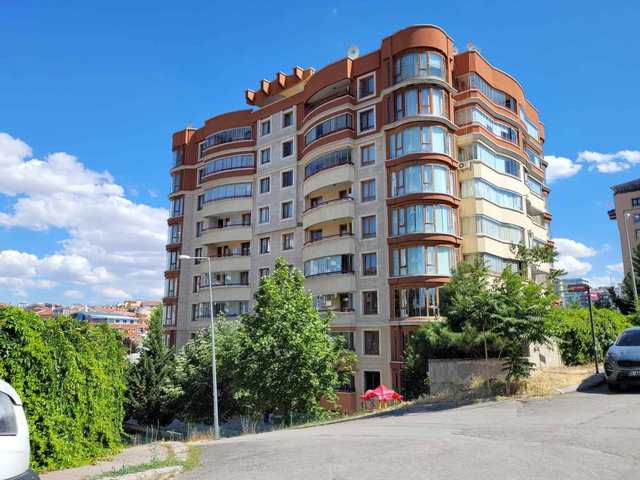 ÖVEÇLER 1238.CADDEDE 4,5 + 1 BAKIMLI SİTE DAİRESİ