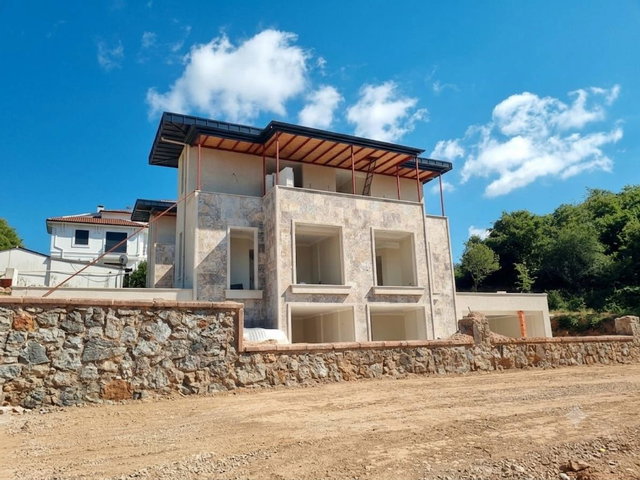 REŞADIYE'DE  DOĞA IÇINDE ÖZEL PRESTIJLI TRIPLEKS SATILIK VILLA