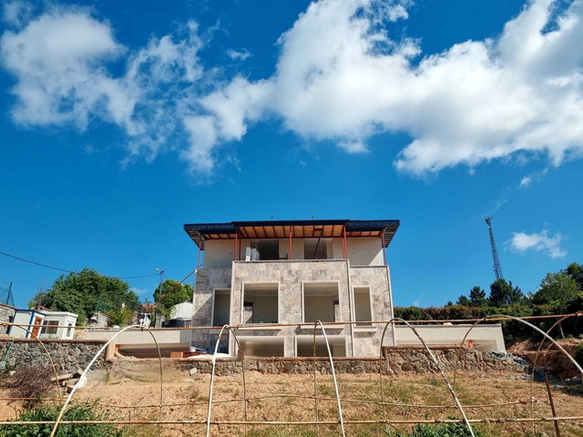 REŞADIYE'DE  DOĞA IÇINDE ÖZEL PRESTIJLI TRIPLEKS SATILIK VILLA