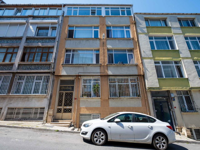 ÜSKÜDAR SELİMİYE'DE DENİZ MANZARALI SATILIK 2+1 DAIRE