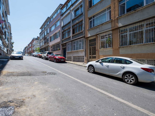 ÜSKÜDAR SELİMİYE'DE DENİZ MANZARALI SATILIK 2+1 DAIRE