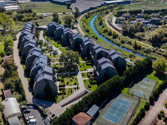 ÇEKMEKÖY TEPE AURA SITESINDE 160 M2 SATILIK 3+1 DAIRE