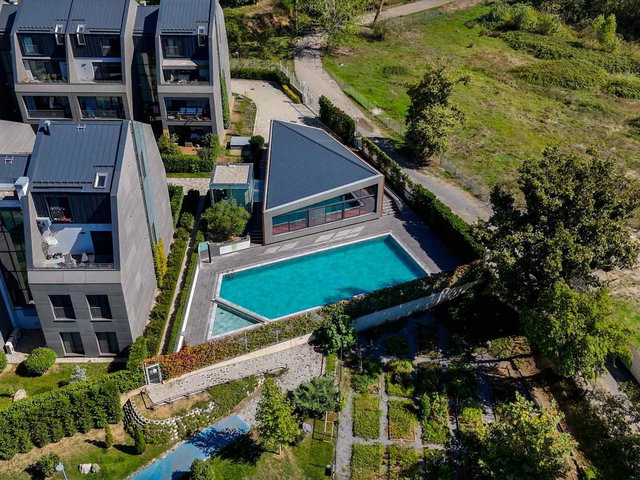 ÇEKMEKÖY TEPE AURA SITESINDE 160 M2 SATILIK 3+1 DAIRE