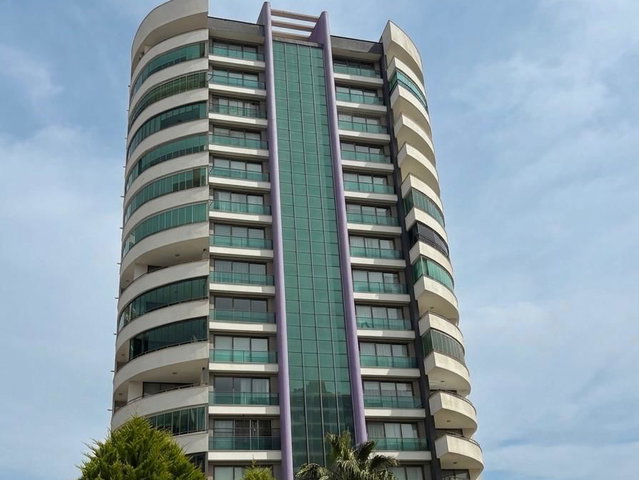REMAX RİNA'DAN MEZİTLİDE HAVUZLU SİTE İÇERİSİNDE EŞSİZ 4+1 DAİRE