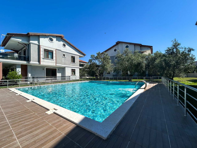AYVALIK KÜÇÜKKÖYDE SİTE İÇERİSİNDE HAVUZLU 4+1 MÜSTAKİL VİLLA