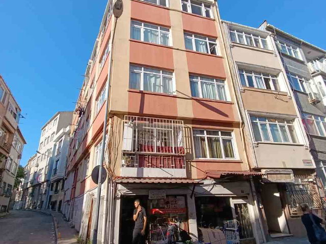 ŞEHREMINI GÖBEĞINDE SATILIK 2+1 DAIRE