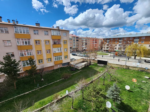 REMAX İLKE'DEN ŞÜKRÜPAŞA'DA 3+1 İÇİ GÜZEL KİRALIK DAİRE