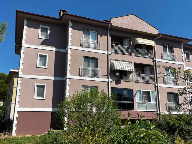 ADAPAZARI KARAMAND 1411 ADA KÜME EVLERDE 3+1 YENİLENMİŞ 3.KAT DAİRE