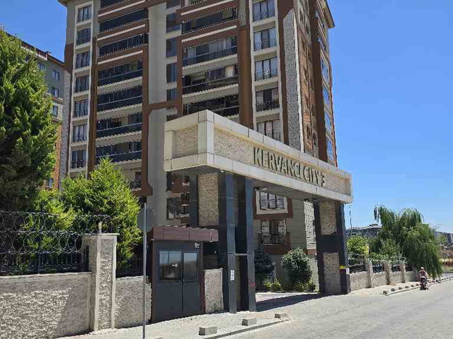 RE/MAX LAND'DEN | KERVANCI CITY 3'TE HAVUZLU SİTEDE FIRSAT 2+1 DAİRE!