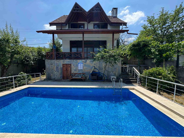 SAPANCA’DA GÖL MANZARALI SEZONLUK ( 4 AYLIK ) KİRALIK MÜSTAKİL VİLLA