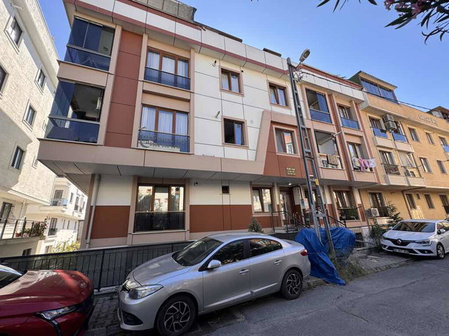 ÇEKMEKÖY MEHMET AKİF MAH. GENİŞ 2+1 SATILIK ARA KAT DAİRE