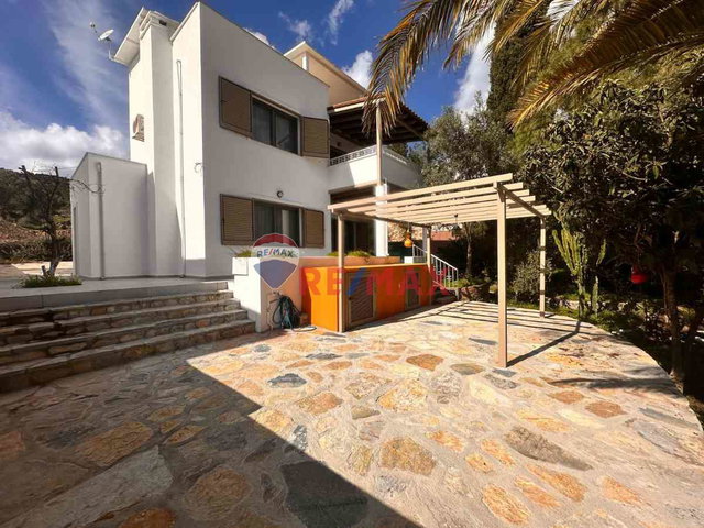 GÖLKÖYDE EŞYALI KIRALIK MÜSTAKIL VILLA