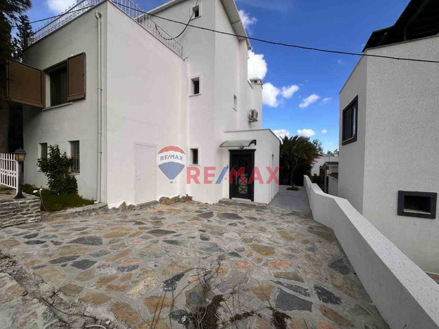 GÖLKÖYDE EŞYALI KIRALIK MÜSTAKIL VILLA