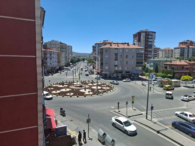 MELİKGAZİ HÜRRİYET  BEŞ YOL DA 3+1 ASANSÖRLÜ KİRALIK DAİRE