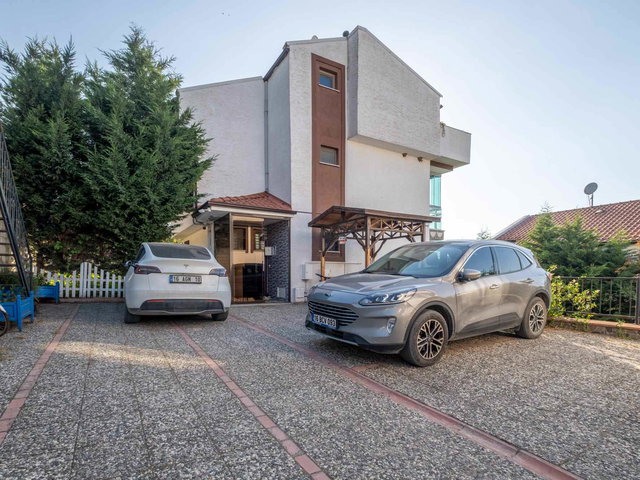 REMAX AREA KAYAPA DA SATILIK MANZARALI 6+1 DÖRT KATLI VILLA