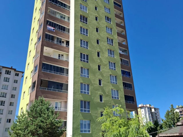 MELIKGAZI SAKARYA MAHALLESINDE  SATILIK  3+1 DAIRE