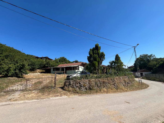 SIVRITEPE DE 1505 M² ARSA ÜZERINDE SATILIK MÜSTAKIL EV
