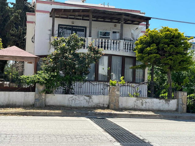 TURGUTREIS BAHÇELIEVLERDE BAHÇELI, TERASLI 4+1  DAIRE