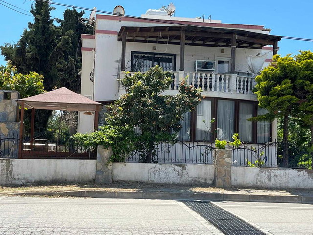 TURGUTREIS BAHÇELIEVLERDE BAHÇELI, TERASLI 4+1  DAIRE
