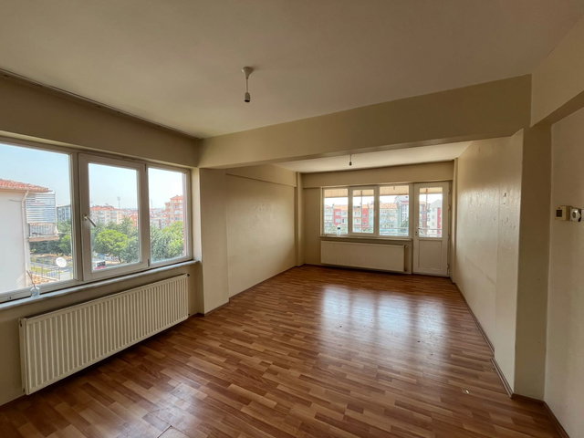 RE/MAX İNCİ'DEN İZMİR YOLU ÜZERİNDE  KİRALIK 2+1 DAİRE