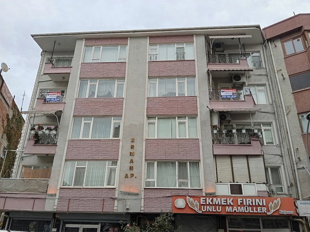 RE/MAX DESİN ÇEŞME MEYDANI JAKUZİLİ SATILIK DAİRE