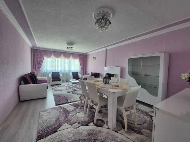 REMAX LAND'DEN EMLAK KONUTLARI'NDA EŞYALI 3+1 KİRALIK DAİRE