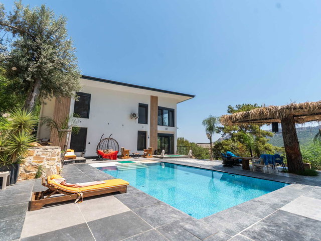 YAZIR KÖYÜ OLİMPOS CİVARI MÜSTAKİL VİLLA VE 1700 M2 ARAZİ