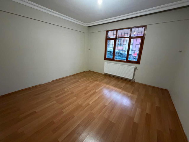MALTEPE ZÜMRÜTEVLERDE GENİŞ KULLANIŞLI KİRALIK 2+1 DAİRE.