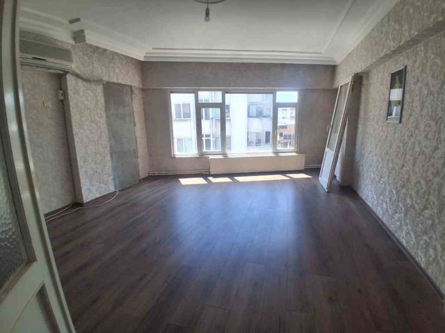 REMAX DESİGN ÇEŞME MEYDANI BAKIMLI SATILIK DAİRE