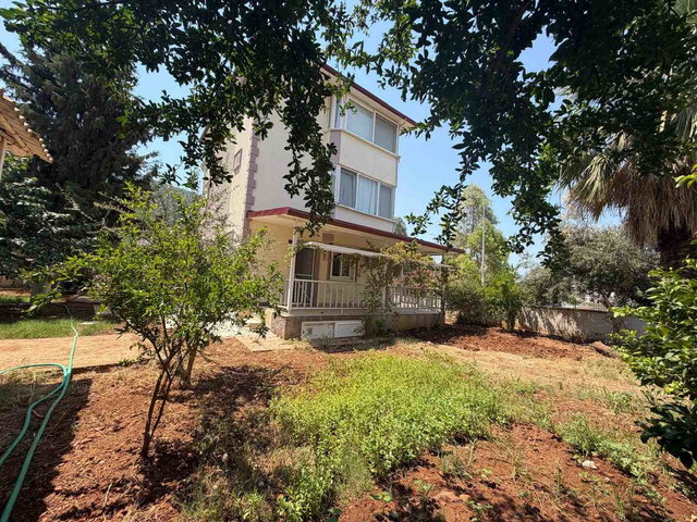 MERKEZİ KONUMLU DENİZE 200 MT. TAM MÜSTAKİL YILLIK KİRALIK VİLLA