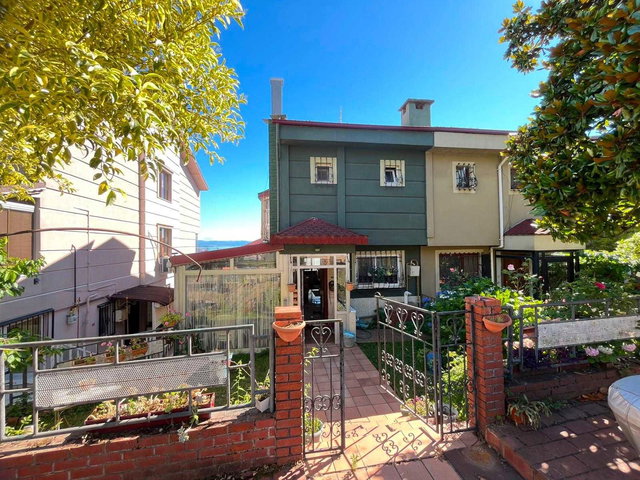 REMAX'DEN KDZ.EREĞLİ UZUNMEHMET MAH. SATILIK 5+1 TRİPLEKS VILLA