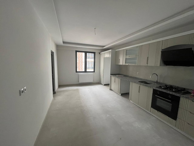 REMAX İLKE'DEN TERMİNAL CADDESİ ÜSKÜDAR SİTESİ'NDE 4+1 SATILIK DAİRE