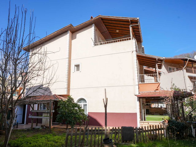 AĞVA'NIN EN GÜZEL NOKTASINDA SİTE İÇİ 3 KATLI VİLLA