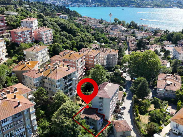 KANLICA'DA DENİZ MANZARALI BAHÇELİ MÜSTAKİL EV
