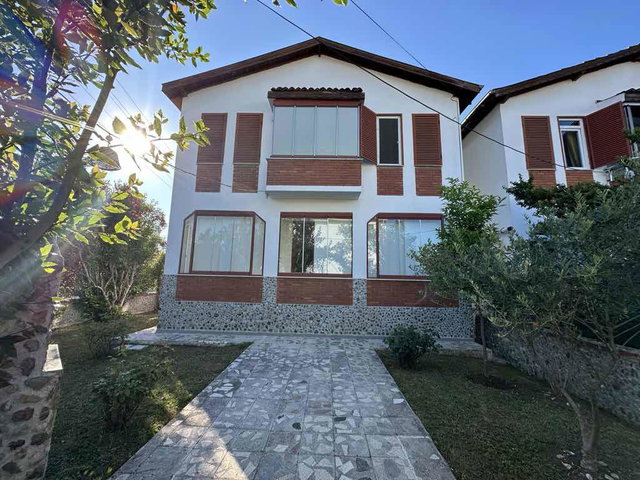 REMAX PARLA BARLAS GÜRLER'DEN ÇAKIRLAR'DA KİRALIK VİLLA