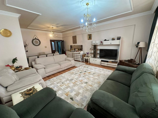 REMAX İLKE'DEN ŞÜKRÜPAŞA'DA 3,5+1 SATILIK DAİRE