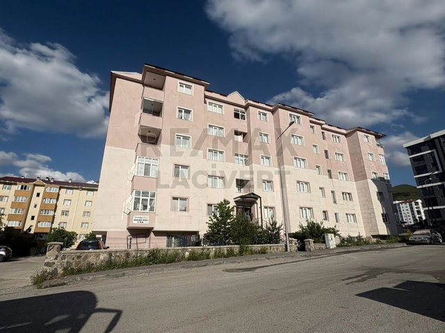 RE/MAX LACİVERT'TEN  YILDIZKENT'TE SATILIK 3+1 DAİRE