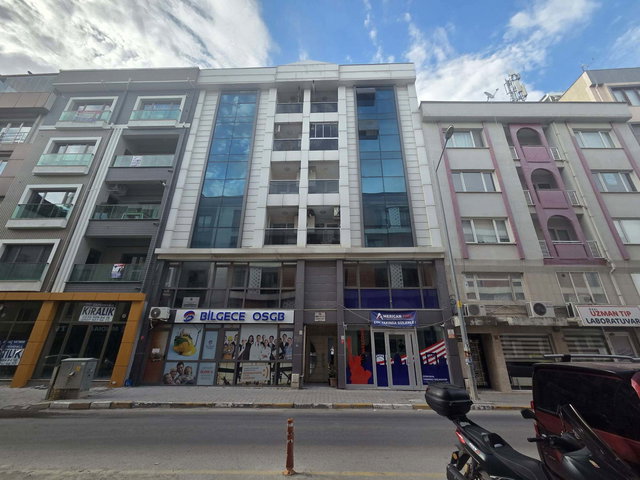 REMAX YAZ'DAN ATATÜRK MAH. SATILIK  EŞYALI 1+1