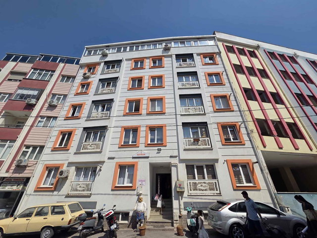 REMAX YAZ'DAN ÇARŞI MERKEZDE KİRACILI  EŞYALI SATILIK  2+0