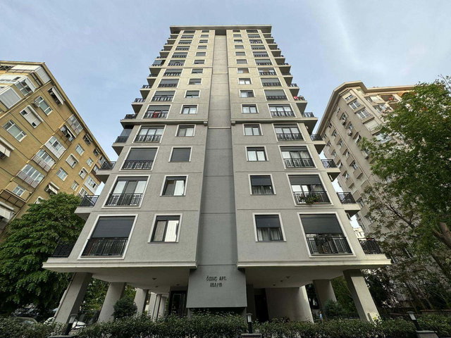 FENERYOLU'NDA GENÇ BINADA BAĞDAT CADDESINE YAKIN LÜKS 2+1 DAIRE