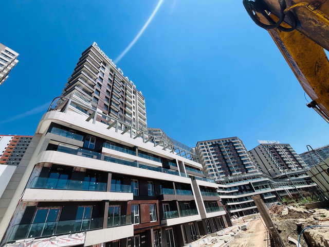 GAMADOR PARLA'DA GÖL CEPHELİ SATILIK 1+1 TERASLI DAİRE
