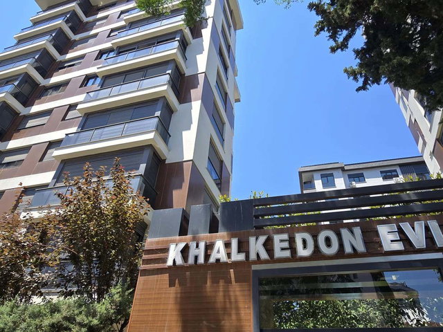 KADIKÖY FENERYOLUNDA SATILIK 3+1 8 YILLIK HİÇ OTURUM OLMAMIŞ DAİRE