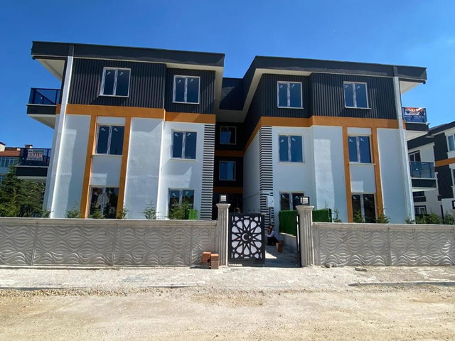 *MAREŞALDE SİTE İÇERİSİNDE SATILIK MÜSTAKİL VİLLA KONSEPTLİ 3+1 KENDİNE AİT BAHÇELİ DAİRE*