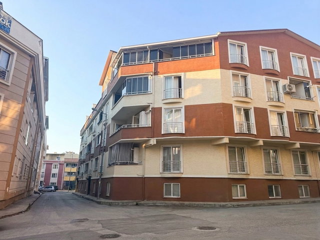 REMAX BEYAZ'DAN ÇALI MERKEZDE ASANSÖRLÜ OTOPARKLI SATILIK 4+1 GENİŞ FERAH DAİRE
