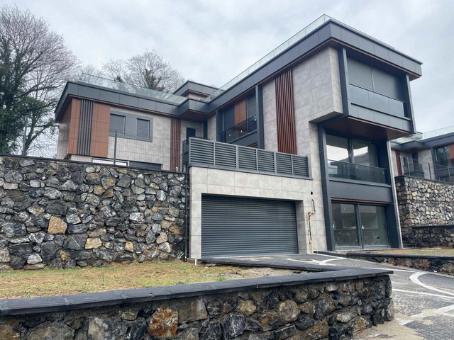 ÇEKMEKÖY REŞADİYE MAH SİTE İÇERİSİNDE SIFIR KİRALIK 6+2 TRIPLEX VILLA