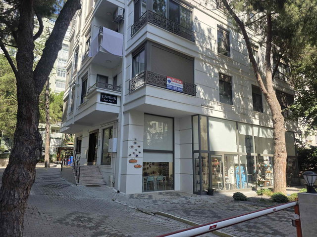 SUADIYE’DE NEZIH BINADA YEŞILLIKLER İÇINDE ÇAMLIK APARTMANINDA KIRALIK 3+1 DAIRE