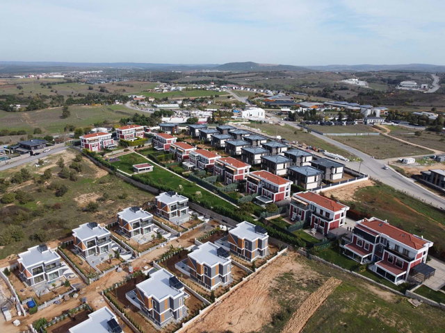 REMAX NURSEL OCAK TEPEÖREN DORUK LİFE VİLLALARI 5+2 VİLLA