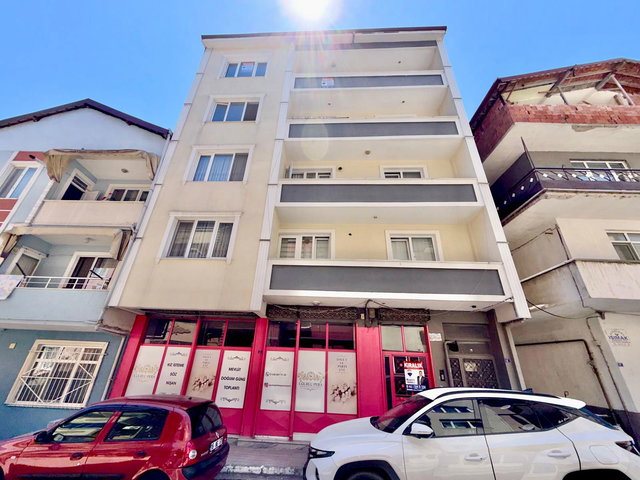 ÇENESUYU MILLET PARKI/METRO İSTASYONU YANI SATILIK 3+1 BOŞ DAIRE