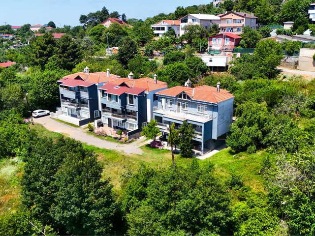 REMAX7TEPE DEN SATILIK 3 ADET MÜSTAKİL EV 3743 M2 ARSA 9+2 EVLER